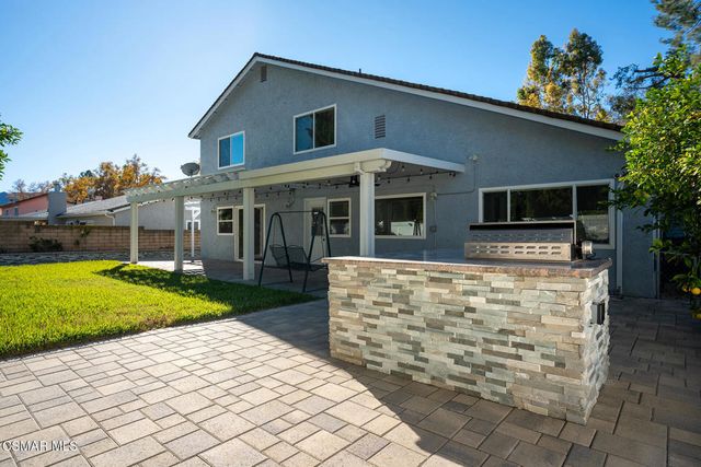 84 Sunny Vista Avenue, Oak Park, CA 91377