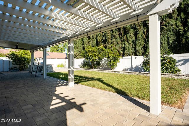 84 Sunny Vista Avenue, Oak Park, CA 91377