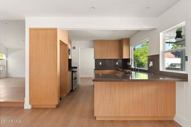 84 Sunny Vista Avenue, Oak Park, CA 91377