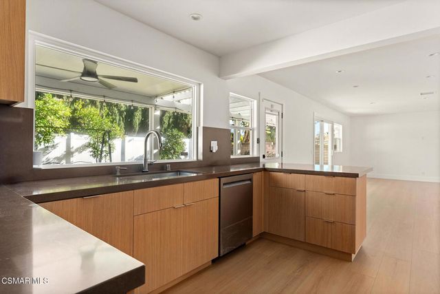 84 Sunny Vista Avenue, Oak Park, CA 91377