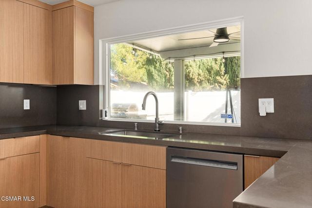 84 Sunny Vista Avenue, Oak Park, CA 91377