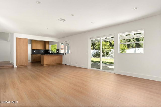 84 Sunny Vista Avenue, Oak Park, CA 91377