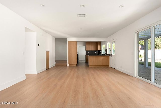 84 Sunny Vista Avenue, Oak Park, CA 91377