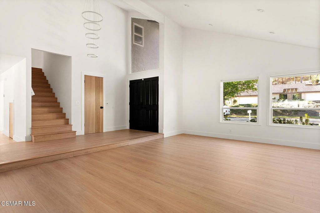 84 Sunny Vista Avenue, Oak Park, CA 91377