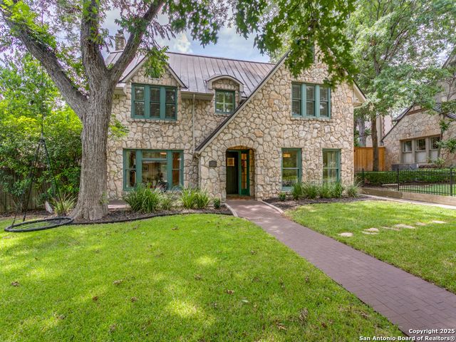 204 Parklane, Olmos Park, TX 78212