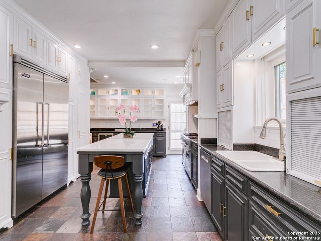 204 Parklane, Olmos Park, TX 78212