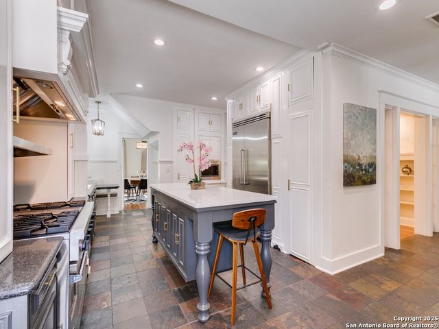 204 Parklane, Olmos Park, TX 78212