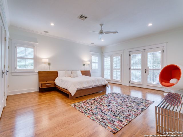 204 Parklane, Olmos Park, TX 78212