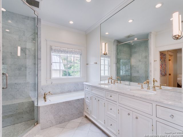 204 Parklane, Olmos Park, TX 78212