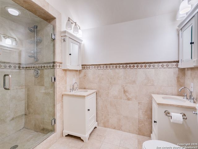 204 Parklane, Olmos Park, TX 78212