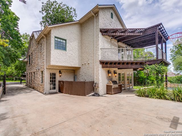 204 Parklane, Olmos Park, TX 78212