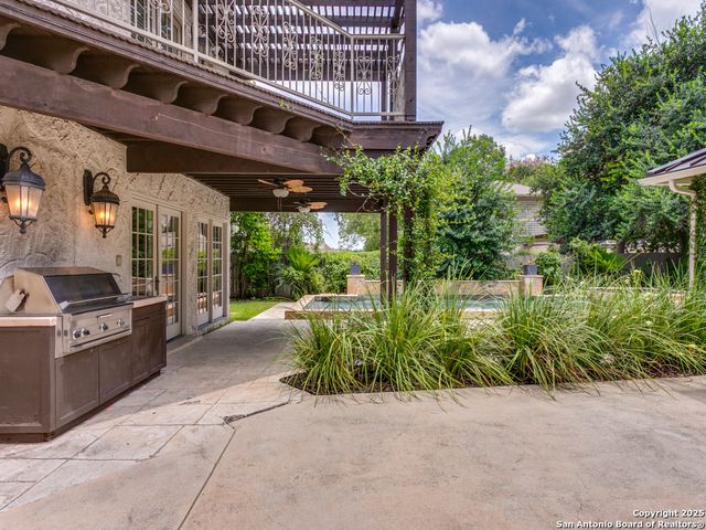 204 Parklane, Olmos Park, TX 78212