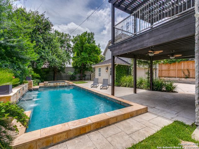 204 Parklane, Olmos Park, TX 78212