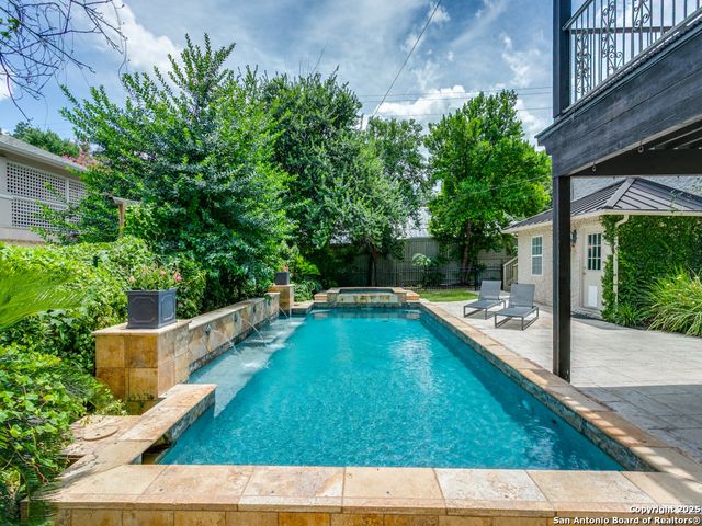 204 Parklane, Olmos Park, TX 78212