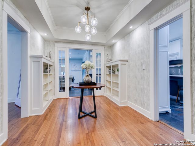 204 Parklane, Olmos Park, TX 78212