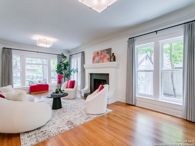 204 Parklane, Olmos Park, TX 78212
