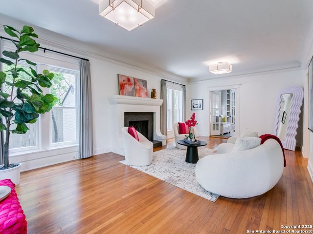 204 Parklane, Olmos Park, TX 78212