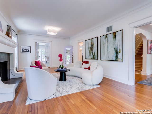 204 Parklane, Olmos Park, TX 78212