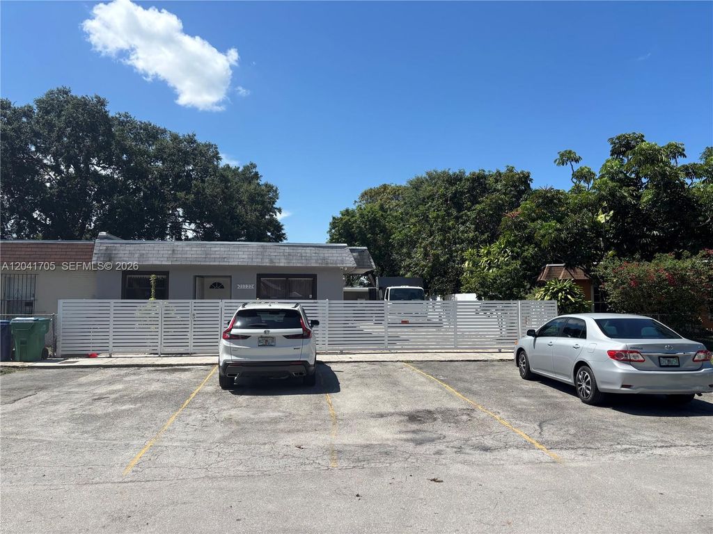 21122 NW 39th Avenue, Miami Gardens, FL 33055