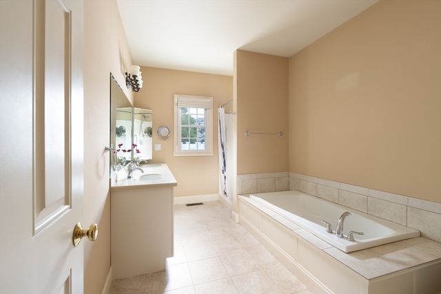 597 Main St B6, Stoneham, MA 02180