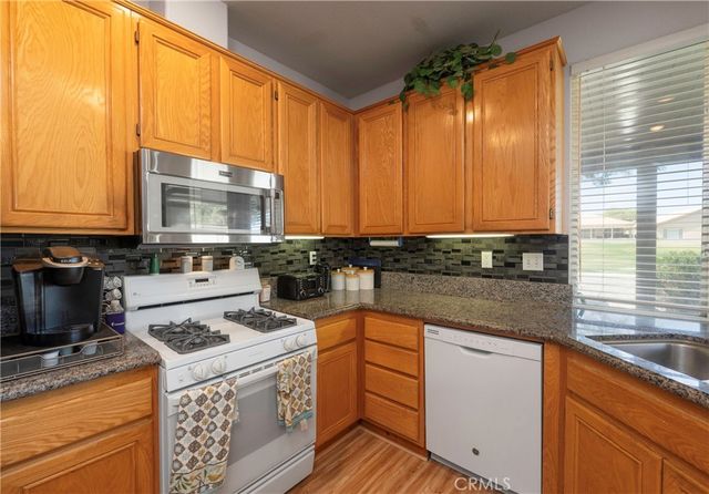 1725 Fairway Oaks Avenue, Banning, CA 92220
