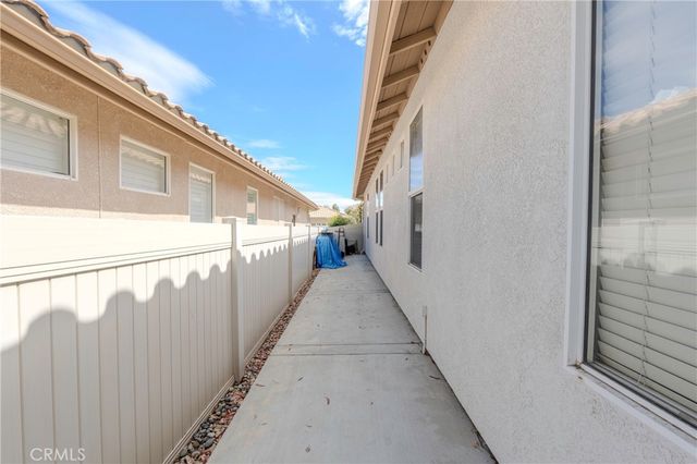 1725 Fairway Oaks Avenue, Banning, CA 92220