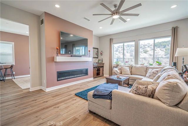 17730 Hillside Way, Saugus, CA 91350