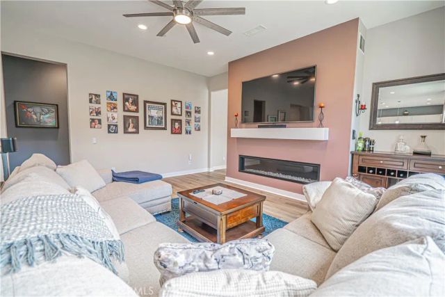 17730 Hillside Way, Saugus, CA 91350