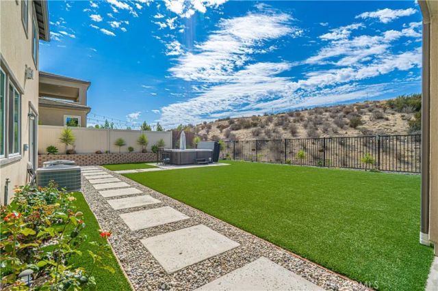 17730 Hillside Way, Saugus, CA 91350