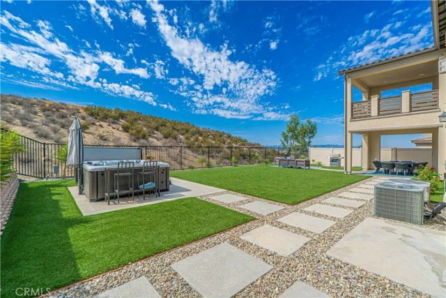 17730 Hillside Way, Saugus, CA 91350