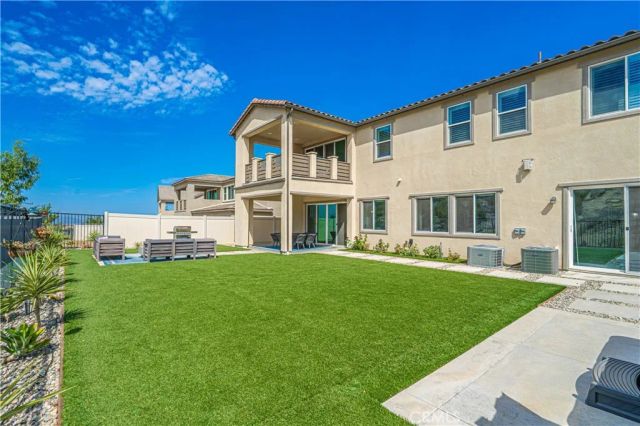 17730 Hillside Way, Saugus, CA 91350