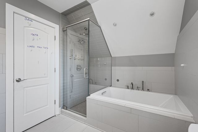 6133 N LENOX Avenue, Chicago, IL 60646