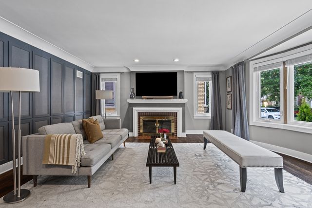 6133 N LENOX Avenue, Chicago, IL 60646