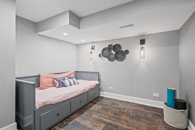 6133 N LENOX Avenue, Chicago, IL 60646