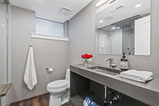 6133 N LENOX Avenue, Chicago, IL 60646