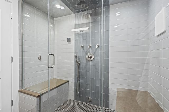 6133 N LENOX Avenue, Chicago, IL 60646