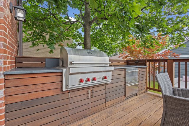 6133 N LENOX Avenue, Chicago, IL 60646