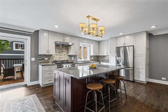 6133 N LENOX Avenue, Chicago, IL 60646