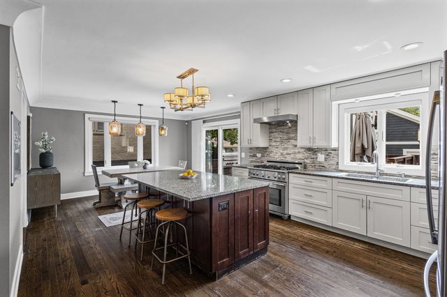 6133 N LENOX Avenue, Chicago, IL 60646