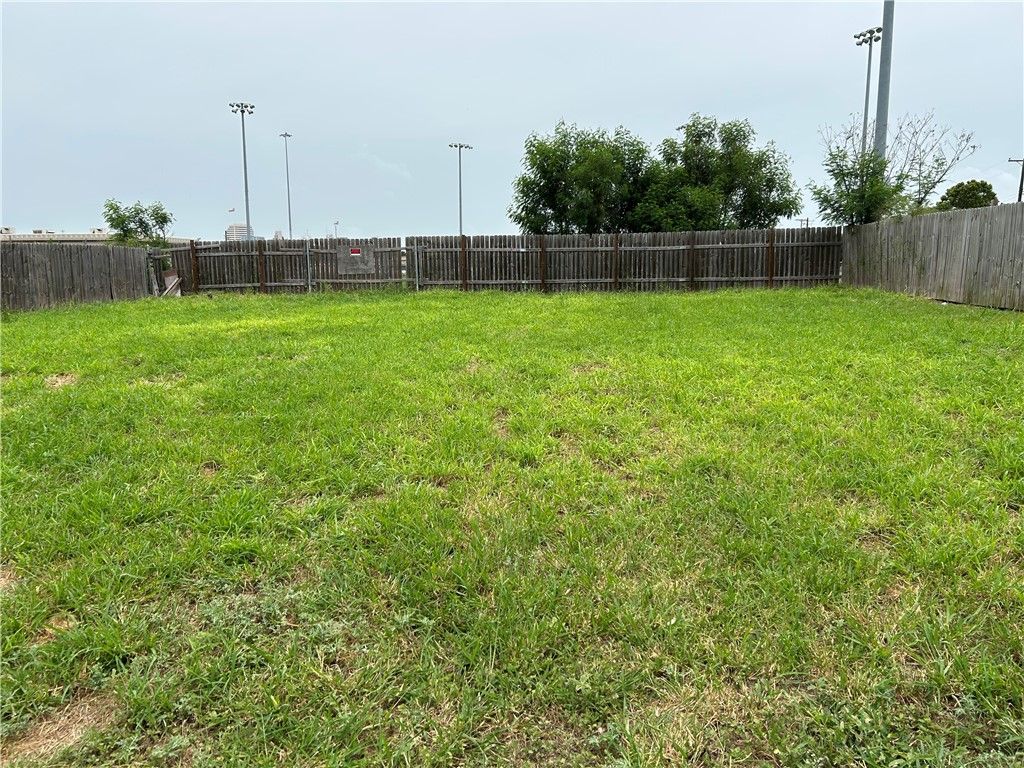 210 Spruce St, Corpus Christi, TX 78408 — exterior