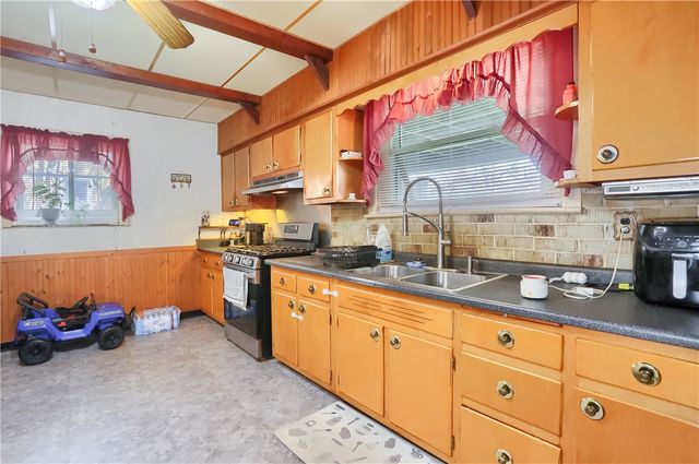 330 Beaver Ave, Aliquippa, PA 15001