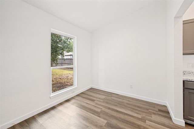214 Valley Forge Lane, Arlington, TX 76002
