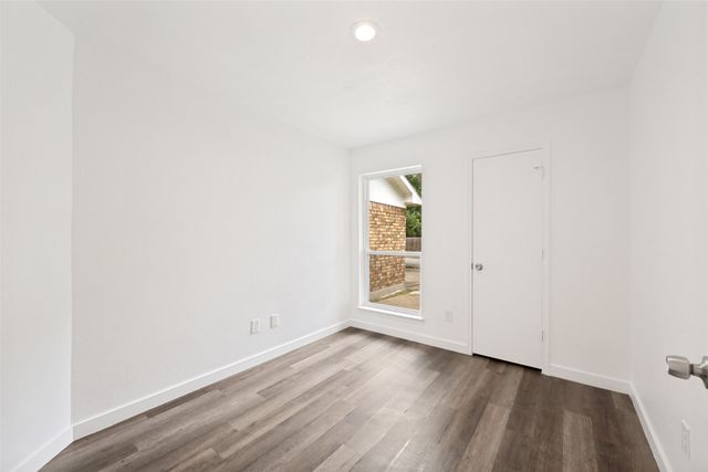 214 Valley Forge Lane, Arlington, TX 76002