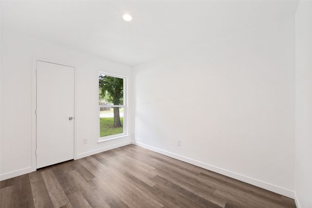 214 Valley Forge Lane, Arlington, TX 76002