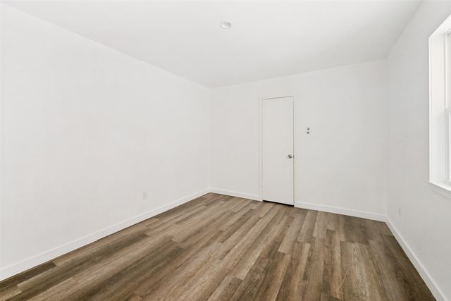 214 Valley Forge Lane, Arlington, TX 76002