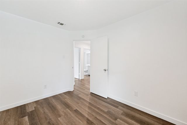 214 Valley Forge Lane, Arlington, TX 76002