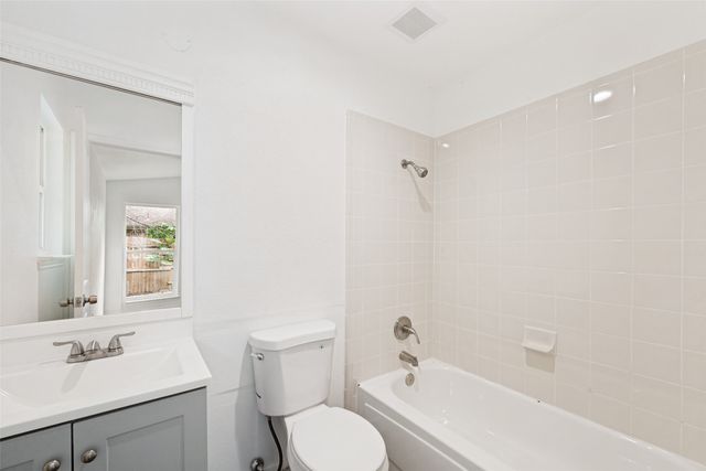 214 Valley Forge Lane, Arlington, TX 76002