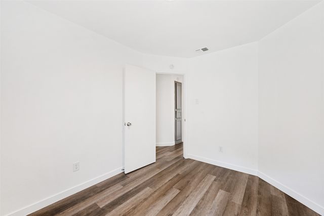 214 Valley Forge Lane, Arlington, TX 76002