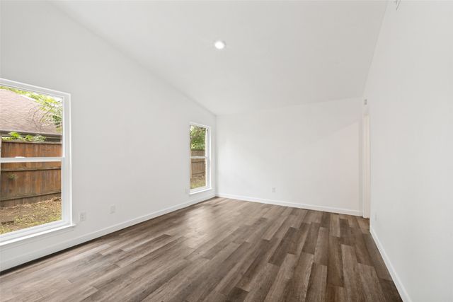 214 Valley Forge Lane, Arlington, TX 76002