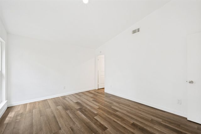 214 Valley Forge Lane, Arlington, TX 76002